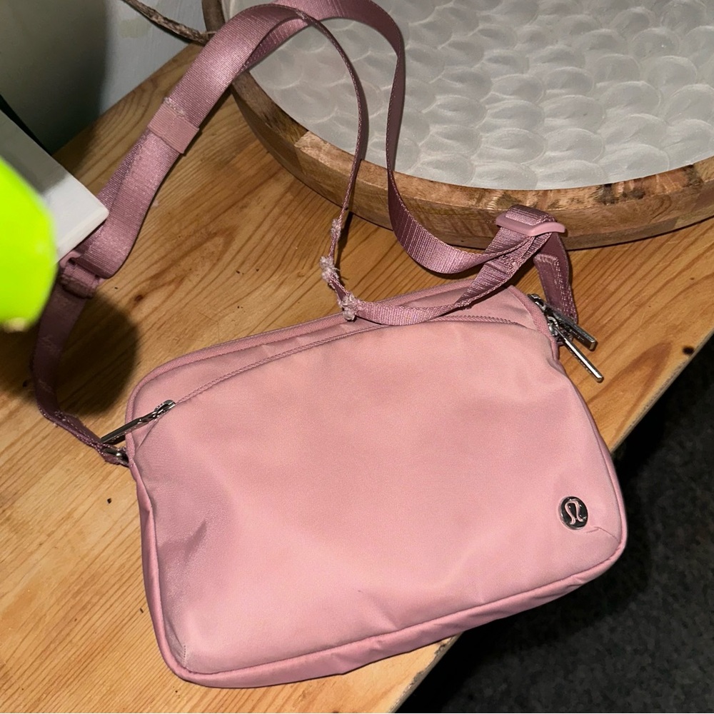Lululemon city adventure crossbody